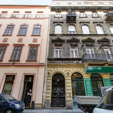 Opera Guesthouse-2