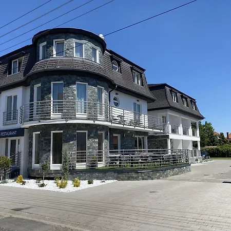 Hotel Aqua Sarvar-2