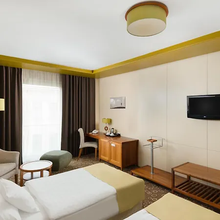 Corso Hotel Pecs-2