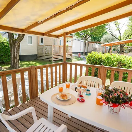 Happy Camp Mobile Homes In Balatontourist Fuered Camping & Bungalows-2