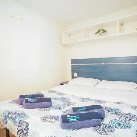 Happy Camp mobile homes in BalatonTourist Füred Camping&Bungalows-3