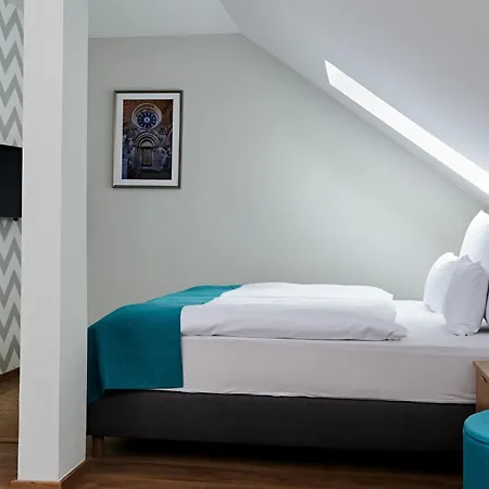 Hotel Adalbert Szent Tamas Haz-3