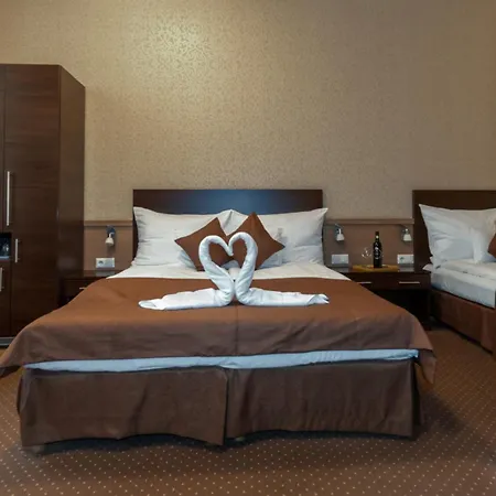 Central Hotel 21-2
