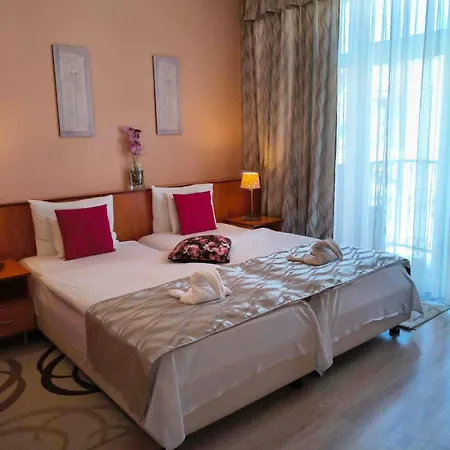 Hotel Isabell Gyor-2