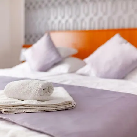 Budapest Griffin Guest House-2