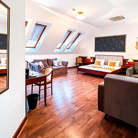 Hotel Tihany Atrium-2