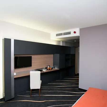 Best Western Plus Lakeside Hotel-2