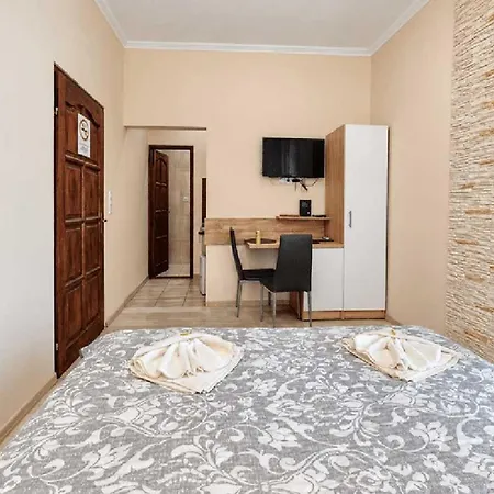 Rozsa Apartmanhaz-2