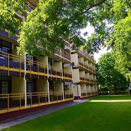Kosztolanyi Apartmanhaz-3
