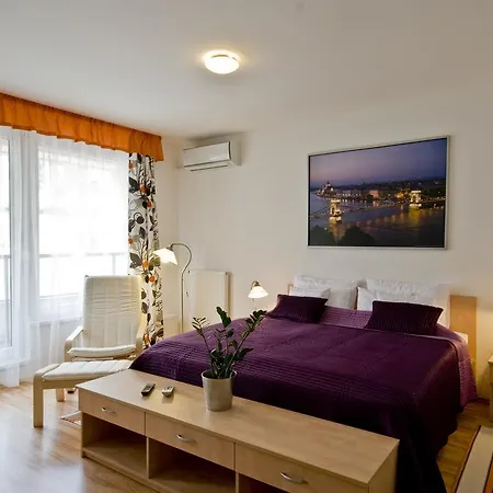 Corvin Lux Aparthotel-3