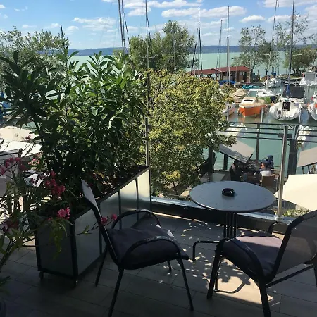 Calypso Lakeside Rooms & Lux Apartments-3
