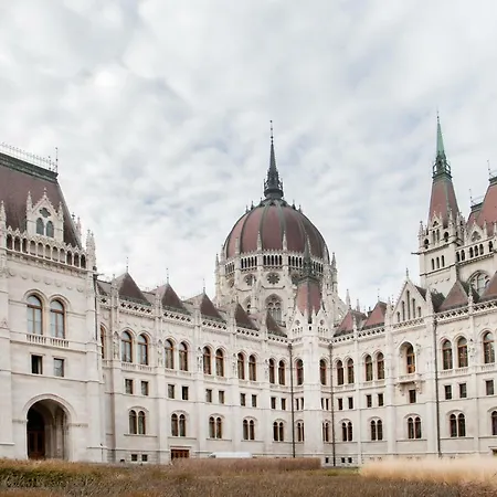 Atlanta Apartment Is In The Heart Of Budapest-2