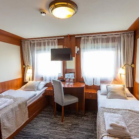 Onriver Hotels - Grand Jules-3