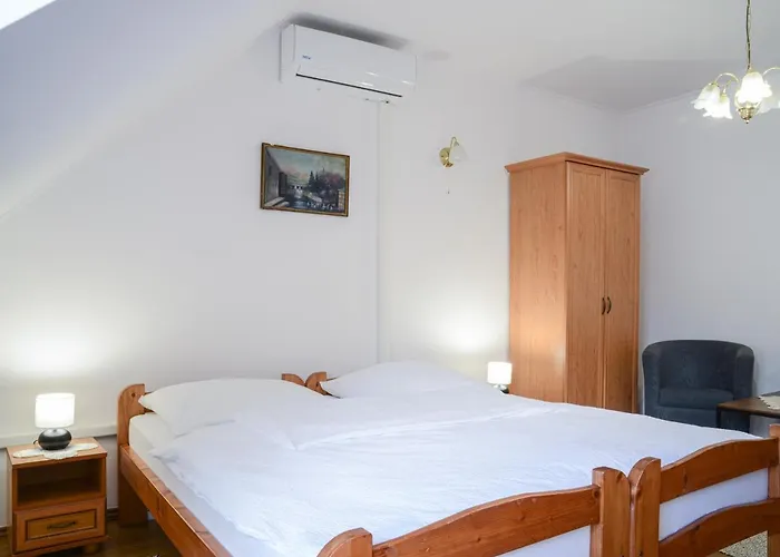Hotel Krisztina Vendeghaz Erlau