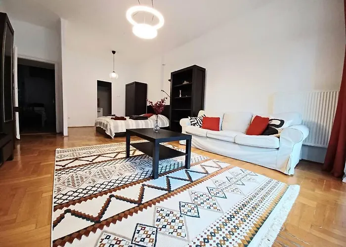 Hero'S Square Apartment Budapest