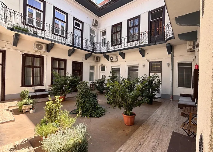 Goldcentral Apartments - Stylish Apartments - Wine Tasting Access Budapest