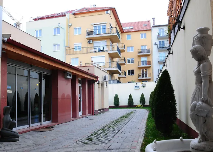 Dunaszentmiklos Hotels