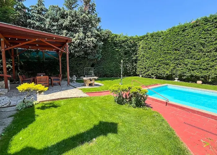 Villa Suburbia Budapest - Pool - Hot Tub - Bbq - Parking