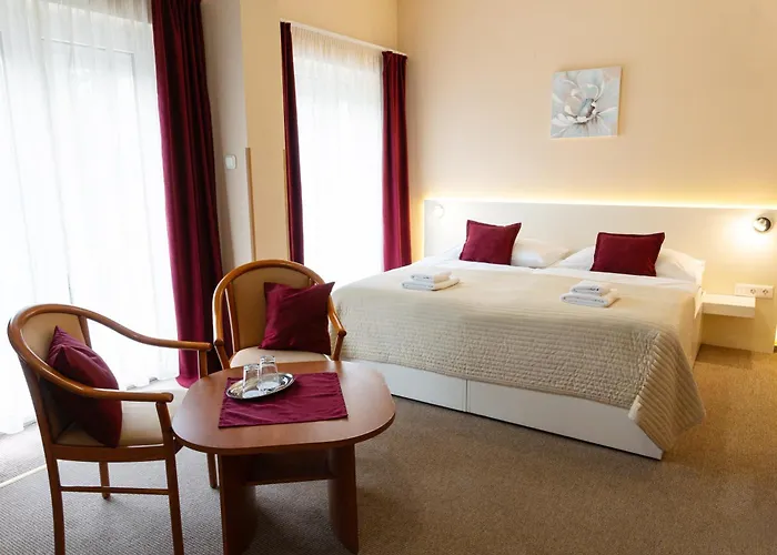 Hotel Penta Lux Tata