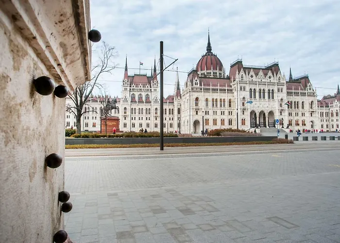 Atlanta Apartment Is In The Heart Of Budapest